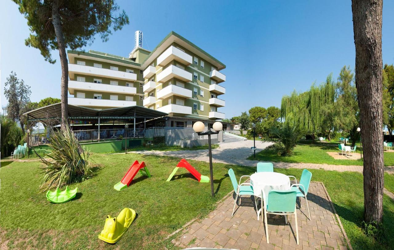 Hotel Smeraldo Джуліанова Екстер'єр фото