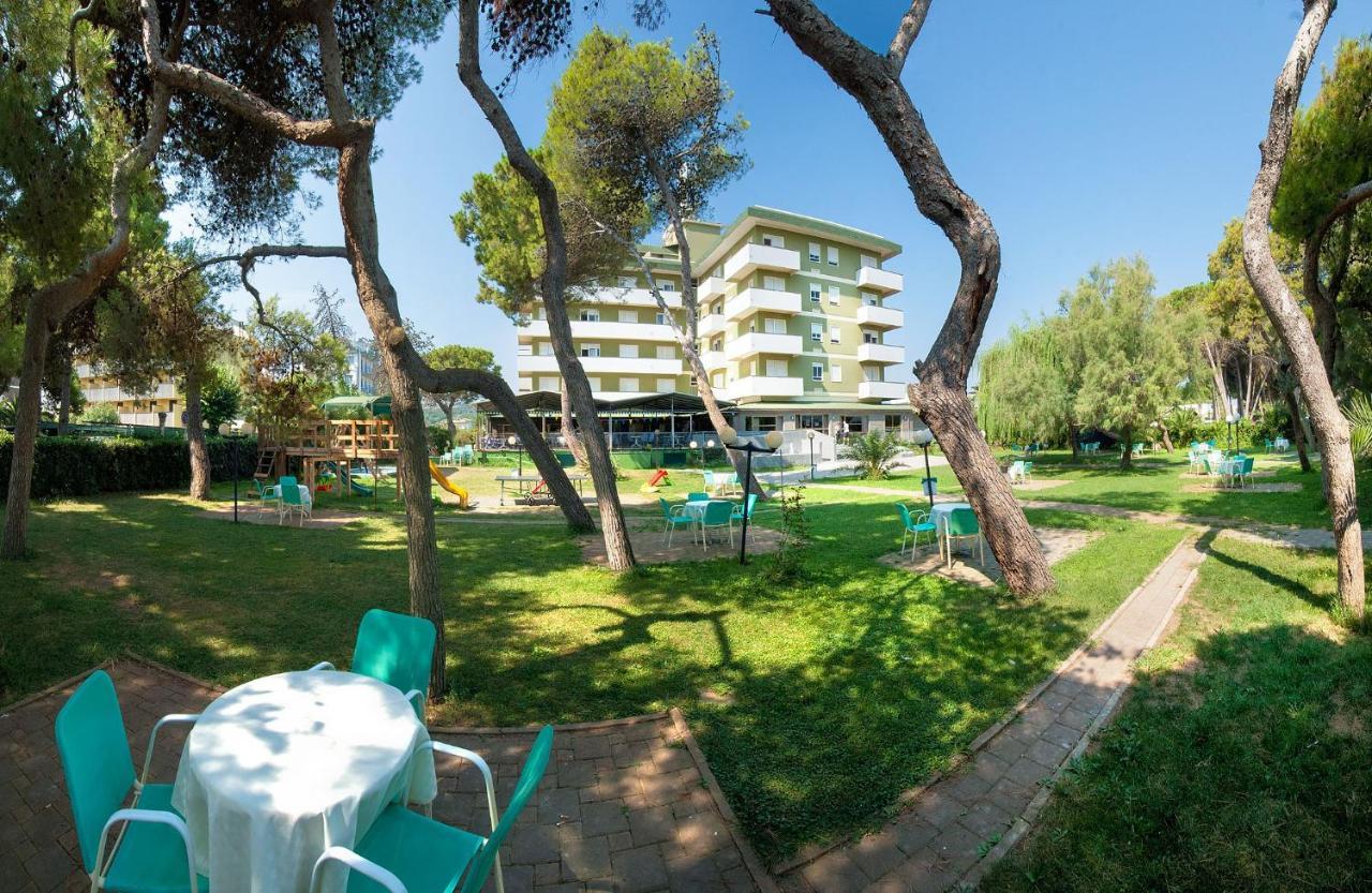 Hotel Smeraldo Джуліанова Екстер'єр фото