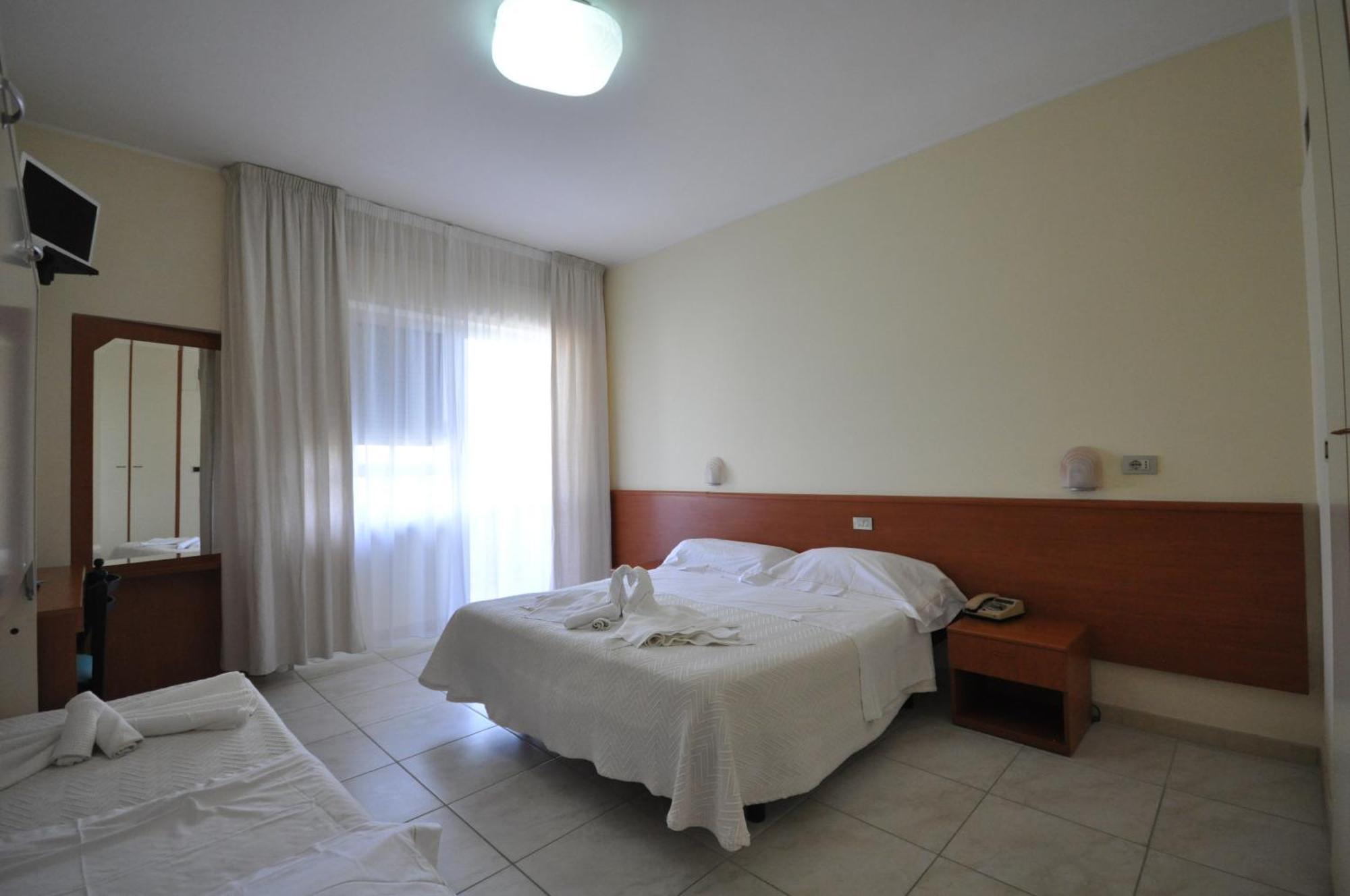 Hotel Smeraldo Джуліанова Екстер'єр фото