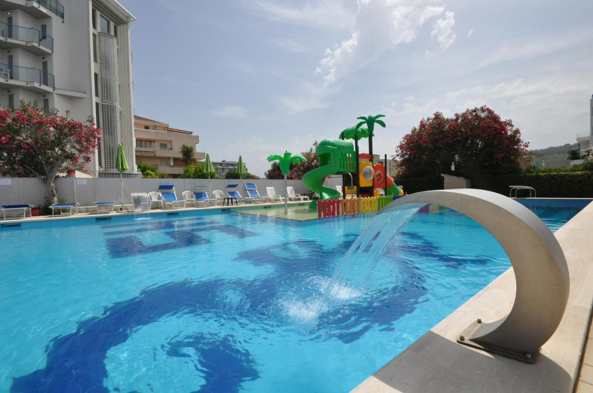 Hotel Smeraldo Джуліанова Екстер'єр фото